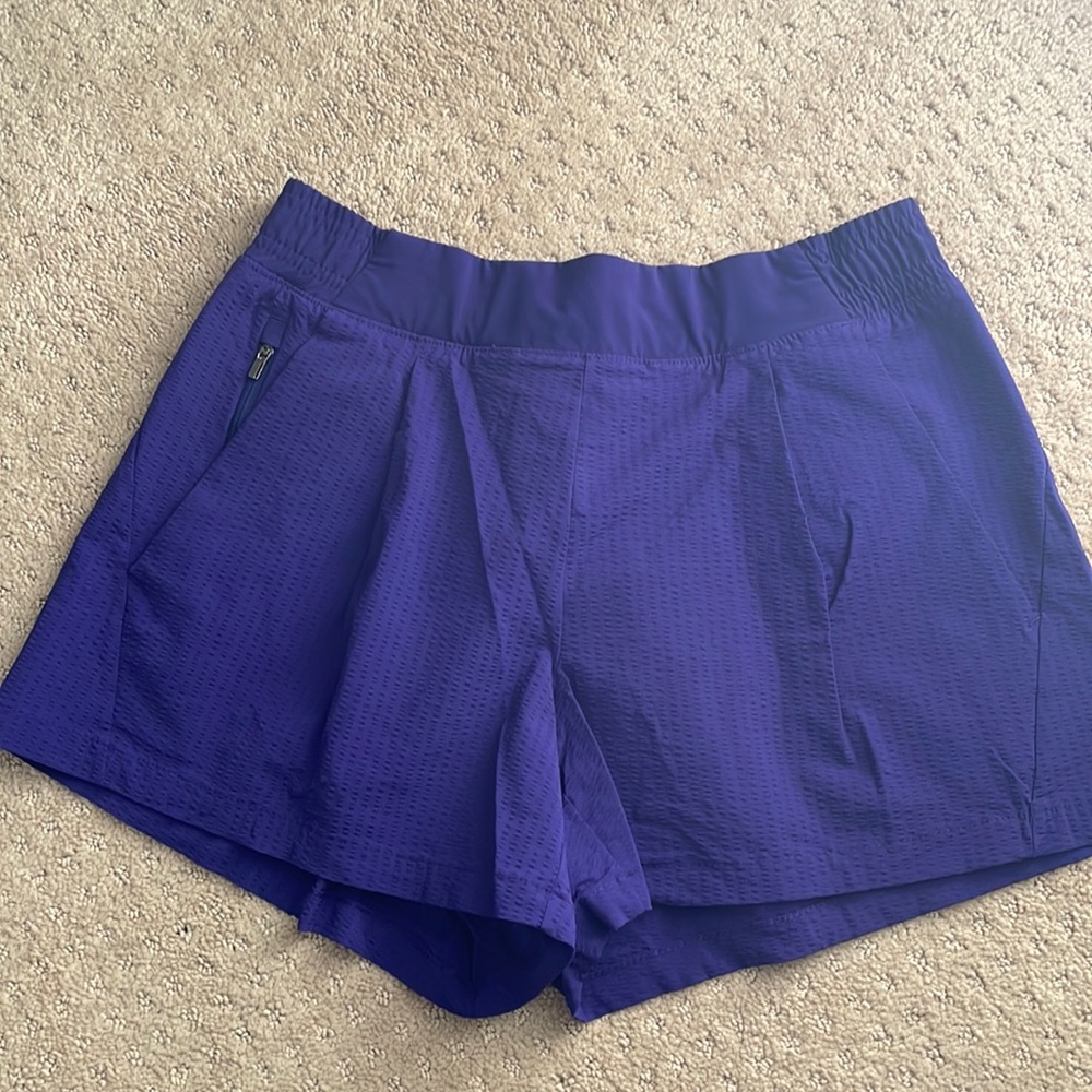Athleta Brooklyn textured shorts size 4